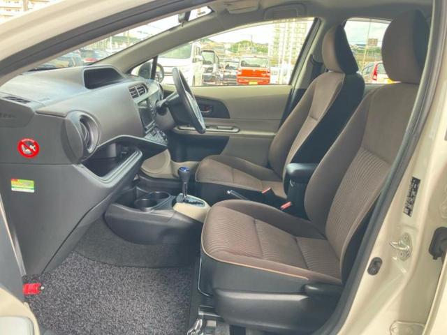 アクア Ｇ　新品タイヤ／保証書／社外　ＳＤナビ／Ｂｌｕｅｔｏｏｔｈ接続／ＥＴＣ／ＥＢＤ付ＡＢＳ／横滑り防止装置／アイドリングストップ／フルセグＴＶ／エアバッグ　運転席／エアバッグ　助手席／パワーウインドウ（6枚目）