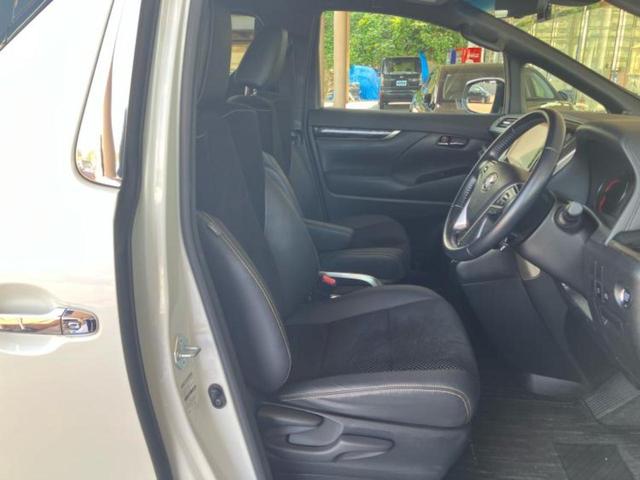 アルファード Ｓタイプゴールド２　サンルーフ／エアロ／保証書／純正　ＳＤナビ／フリップダウンモニター／デジタルインナーミラー／トヨタセーフティセンス／両側電動スライドドア／車線逸脱防止支援システム／シート　ハーフレザー／電動バックドア（4枚目）