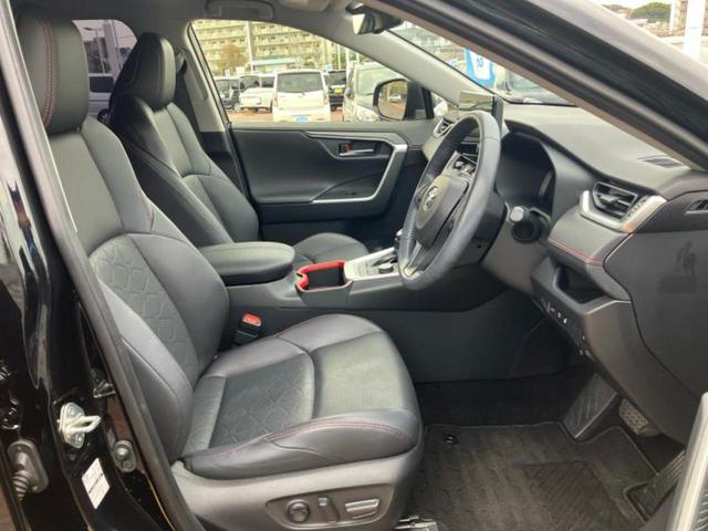 RAV4 4WDアドベンチャーオフロードパッケージ2 保証書/ディスプレイオーディオ+ナビ10インチ/デジタルインナーミラー/衝突安全装置/エアーシート 前席/車線逸脱防止支援システム/シート 合皮/パーキングアシスト バックガイド 衝突被害軽減システム(4枚目)
