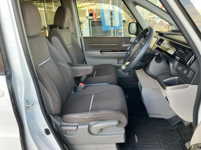 ステップワゴン G・ホンダセンシング 新品タイヤ/保証書/社外 メモリーナビ/ホンダセンシング/両側電動スライドドア/ヘッドランプ LED/Bluetooth接続/ETC/EBD付ABS/横滑り防止装置/アイドリングストップ バックカメラ(4枚目)