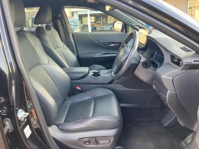 ハリアーハイブリッド Zレザーパッケージ 新品タイヤ/調光パノラマルーフ/JBL/保証書/純正 12.3インチ メモリーナビ/デジタルインナーミラー/トヨタセーフティセンス/エアーシート 前席/パノラミックビューモニター 革シート 電動シート(4枚目)