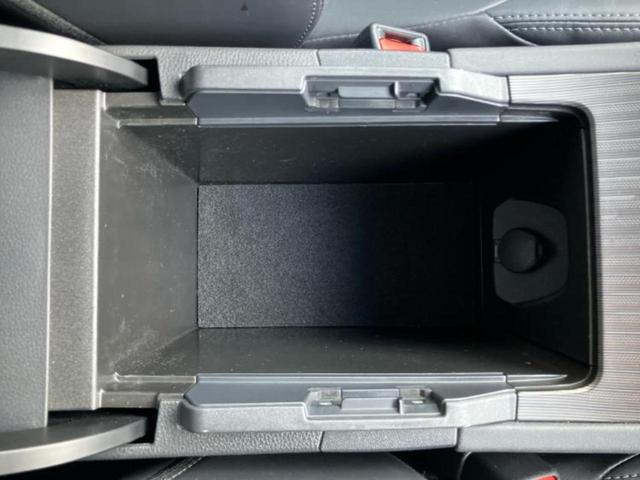 ハリアーハイブリッド Zレザーパッケージ 新品タイヤ/調光パノラマルーフ/JBL/保証書/純正 12.3インチ メモリーナビ/デジタルインナーミラー/トヨタセーフティセンス/エアーシート 前席/パノラミックビューモニター 革シート 電動シート(35枚目)