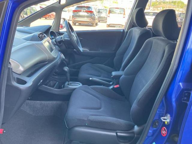 フィットハイブリッド ハイブリッド・スマートセレクション　保証書／純正　ＨＤＤナビ／Ｂｌｕｅｔｏｏｔｈ接続／ＥＴＣ／ＥＢＤ付ＡＢＳ／アイドリングストップ／バックモニター／ワンセグＴＶ／エアバッグ　運転席／エアバッグ　助手席／パワーウインドウ　バックカメラ（6枚目）