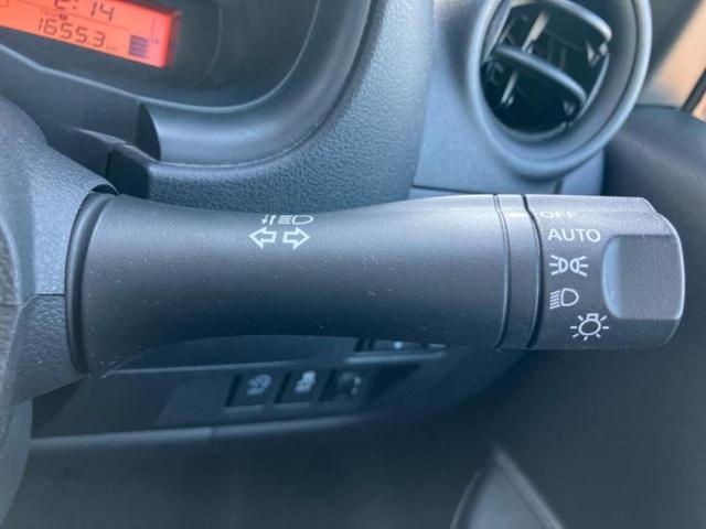 マーチ Ｘ　Ｖセレクション　保証書／純正　ＳＤナビ／ＥＴＣ／ＥＢＤ付ＡＢＳ／アイドリングストップ／バックモニター／フルセグＴＶ／エアバッグ　運転席／エアバッグ　助手席／パワーウインドウ／キーレスエントリー／パワーステアリング（16枚目）