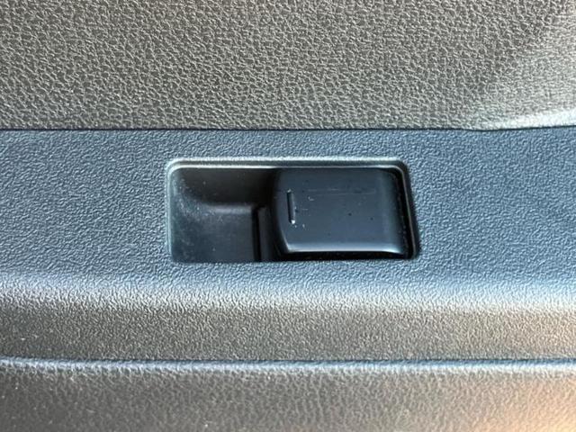 マーチ Ｘ　Ｖセレクション　保証書／純正　ＳＤナビ／ＥＴＣ／ＥＢＤ付ＡＢＳ／アイドリングストップ／バックモニター／フルセグＴＶ／エアバッグ　運転席／エアバッグ　助手席／パワーウインドウ／キーレスエントリー／パワーステアリング（31枚目）