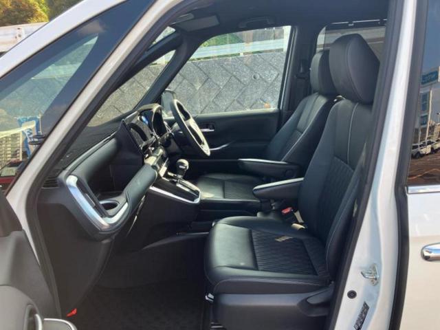 ノア ハイブリッドＳ－Ｚ　純正エアロ／保証書／ディスプレイオーディオ＋ナビ１０．５インチ／フリップダウンモニター　純正　１４インチ／トヨタセーフティセンス／両側電動スライドドア／シートヒーター　前席　衝突被害軽減システム（7枚目）