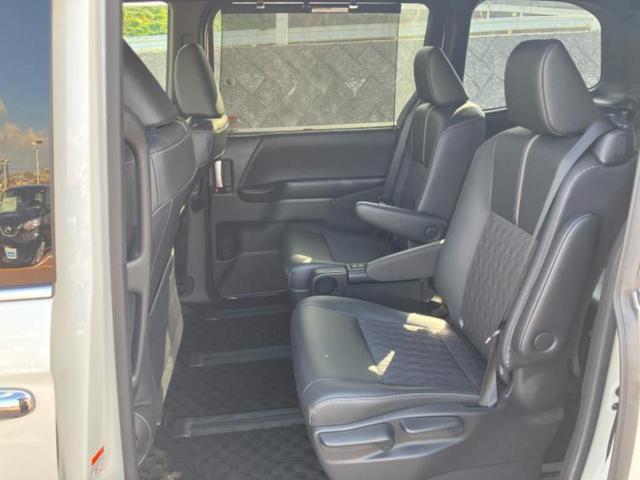 ノア ハイブリッドＳ－Ｚ　純正エアロ／保証書／ディスプレイオーディオ＋ナビ１０．５インチ／フリップダウンモニター　純正　１４インチ／トヨタセーフティセンス／両側電動スライドドア／シートヒーター　前席　衝突被害軽減システム（8枚目）