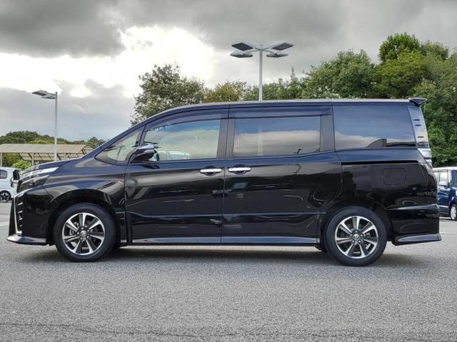 ヴォクシー ＺＳキラメキ３　純正　９インチ　ＳＤナビ／トヨタセーフティセンス／両側電動スライドドア／車線逸脱防止支援システム／シート　ハーフレザー／ヘッドランプ　ＬＥＤ／Ｂｌｕｅｔｏｏｔｈ接続／ＥＴＣ／ＥＢＤ付ＡＢＳ　ＤＶＤ再生（2枚目）