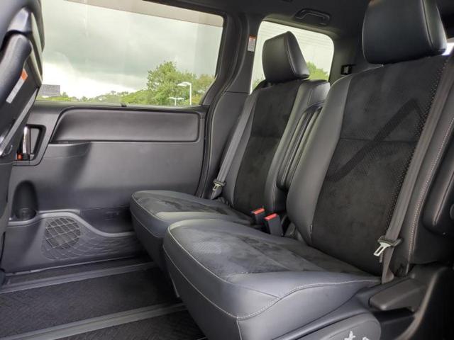 ヴォクシー ＺＳキラメキ３　純正　９インチ　ＳＤナビ／トヨタセーフティセンス／両側電動スライドドア／車線逸脱防止支援システム／シート　ハーフレザー／ヘッドランプ　ＬＥＤ／Ｂｌｕｅｔｏｏｔｈ接続／ＥＴＣ／ＥＢＤ付ＡＢＳ　ＤＶＤ再生（8枚目）