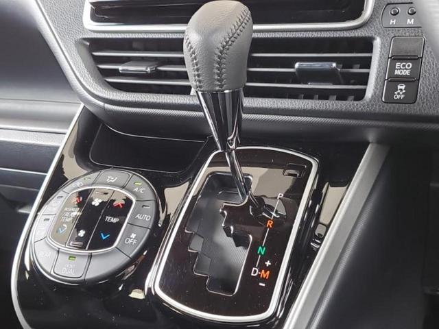 ヴォクシー ＺＳキラメキ３　純正　９インチ　ＳＤナビ／トヨタセーフティセンス／両側電動スライドドア／車線逸脱防止支援システム／シート　ハーフレザー／ヘッドランプ　ＬＥＤ／Ｂｌｕｅｔｏｏｔｈ接続／ＥＴＣ／ＥＢＤ付ＡＢＳ　ＤＶＤ再生（18枚目）