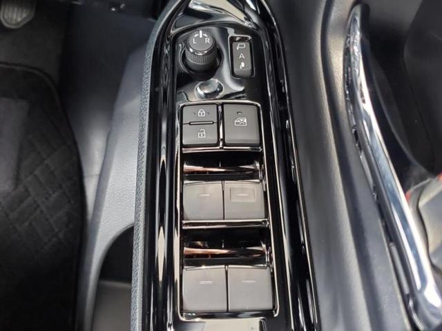 ヴォクシー ＺＳキラメキ３　純正　９インチ　ＳＤナビ／トヨタセーフティセンス／両側電動スライドドア／車線逸脱防止支援システム／シート　ハーフレザー／ヘッドランプ　ＬＥＤ／Ｂｌｕｅｔｏｏｔｈ接続／ＥＴＣ／ＥＢＤ付ＡＢＳ　ＤＶＤ再生（41枚目）