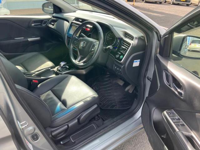 グレイス ハイブリッドEX 新品タイヤ/保証書/純正 SDナビ/シティーブレーキアクティブシステム(ホンダ)/シートヒーター 前席/シート 合皮/ドライブレコーダー 社外/ヘッドランプ LED/USBジャック バックカメラ(4枚目)