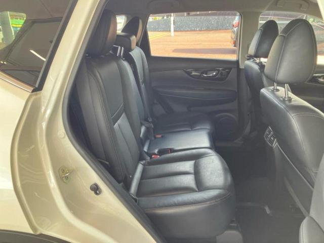 エクストレイル 20Xiレザーエディション 新品タイヤ/保証書/純正 9インチ SDナビ/フリップダウンモニター/インテリジェントルームミラー/衝突安全装置/シートヒーター/全方位モニター/車線逸脱防止支援システム/シート フルレザー 革シート(5枚目)