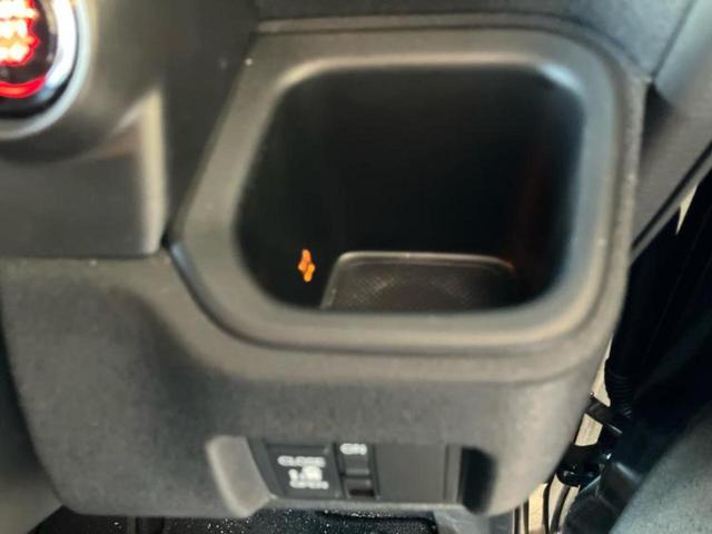 N-BOXカスタム ヒョウジュン 保証書/ホンダセンシング/電動スライドドア/シートヒーター 前席/車線逸脱防止支援システム/ヘッドランプ LED/ETC/EBD付ABS/アイドリングストップ/禁煙車/エアバッグ 運転席 盗難防止装置(35枚目)