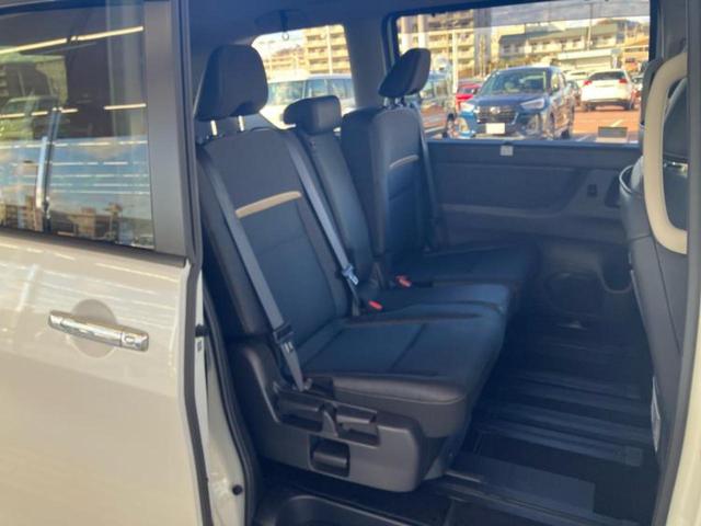 セレナ ハイウェイスターＶ　新品タイヤ／保証書／純正　１２．３インチ　メモリーナビ／フリップダウンモニター／インテリジェントルームミラー／エマージェンシーブレーキ／両側電動スライドドア／アラウンドビューモニター　全周囲カメラ（5枚目）