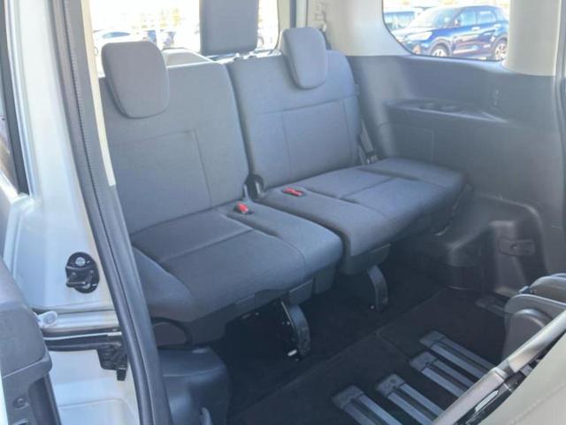 セレナ ハイウェイスターＶ　新品タイヤ／保証書／純正　１２．３インチ　メモリーナビ／フリップダウンモニター／インテリジェントルームミラー／エマージェンシーブレーキ／両側電動スライドドア／アラウンドビューモニター　全周囲カメラ（6枚目）