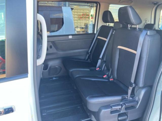 セレナ ハイウェイスターＶ　新品タイヤ／保証書／純正　１２．３インチ　メモリーナビ／フリップダウンモニター／インテリジェントルームミラー／エマージェンシーブレーキ／両側電動スライドドア／アラウンドビューモニター　全周囲カメラ（8枚目）