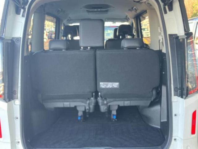 セレナ ハイウェイスターＶ　新品タイヤ／保証書／純正　１２．３インチ　メモリーナビ／フリップダウンモニター／インテリジェントルームミラー／エマージェンシーブレーキ／両側電動スライドドア／アラウンドビューモニター　全周囲カメラ（20枚目）