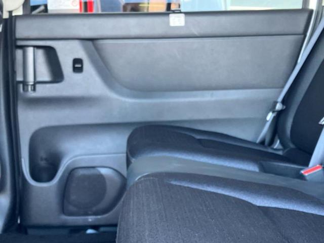 セレナ ハイウェイスターＶ　新品タイヤ／保証書／純正　１２．３インチ　メモリーナビ／フリップダウンモニター／インテリジェントルームミラー／エマージェンシーブレーキ／両側電動スライドドア／アラウンドビューモニター　全周囲カメラ（23枚目）