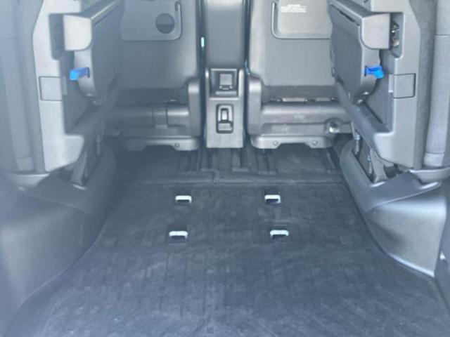 セレナ ハイウェイスターＶ　新品タイヤ／保証書／純正　１２．３インチ　メモリーナビ／フリップダウンモニター／インテリジェントルームミラー／エマージェンシーブレーキ／両側電動スライドドア／アラウンドビューモニター　全周囲カメラ（26枚目）