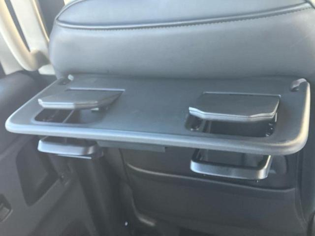 セレナ ハイウェイスターＶ　新品タイヤ／保証書／純正　１２．３インチ　メモリーナビ／フリップダウンモニター／インテリジェントルームミラー／エマージェンシーブレーキ／両側電動スライドドア／アラウンドビューモニター　全周囲カメラ（46枚目）