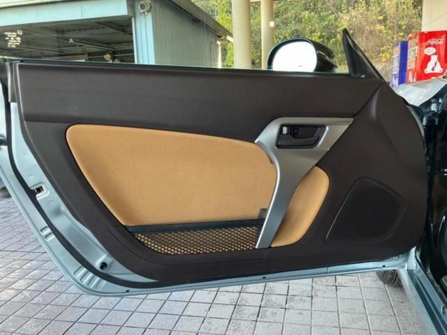 コペン ローブ　保証書／純正　ＳＤナビ／シートヒーター／ドライブレコーダー　社外／ヘッドランプ　ＬＥＤ／Ｂｌｕｅｔｏｏｔｈ接続／ＥＢＤ付ＡＢＳ／横滑り防止装置／アイドリングストップ／バックモニター／フルセグＴＶ（7枚目）