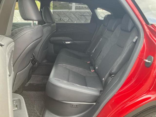 ＲＸ ＲＸ３５０バージョンＬ　サンルーフ／純正エアロ／保証書／純正　ＳＤナビ／デジタルインナーミラー／衝突安全装置／シートヒーター／全方位モニター／車線逸脱防止支援システム／シート　ハーフレザー／パーキングアシスト　自動操舵（7枚目）