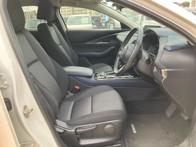 ＣＸ－３０ ２０Ｓ　新品タイヤ／保証書／純正　ＳＤナビ／衝突安全装置／車線逸脱防止支援システム／ヘッドランプ　ＬＥＤ／Ｂｌｕｅｔｏｏｔｈ接続／ＥＴＣ／ＥＢＤ付ＡＢＳ／横滑り防止装置／アイドリングストップ　バックカメラ（4枚目）