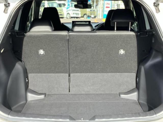 カローラクロス ハイブリッドＺ　新品タイヤ／保証書／ディスプレイオーディオ＋ナビ９インチ／衝突安全装置／シートヒーター　前席／パノラミックビューモニター／車線逸脱防止支援システム／シート　合皮／電動バックドア　衝突被害軽減システム（8枚目）