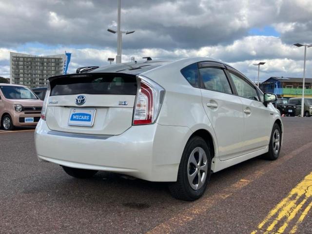 プリウス S 保証書/純正 8インチ SDナビ/ヘッドランプ LED/Bluetooth接続/ETC/EBD付ABS/横滑り防止装置/アイドリングストップ/バックモニター/フルセグTV/エアバッグ 運転席(3枚目)