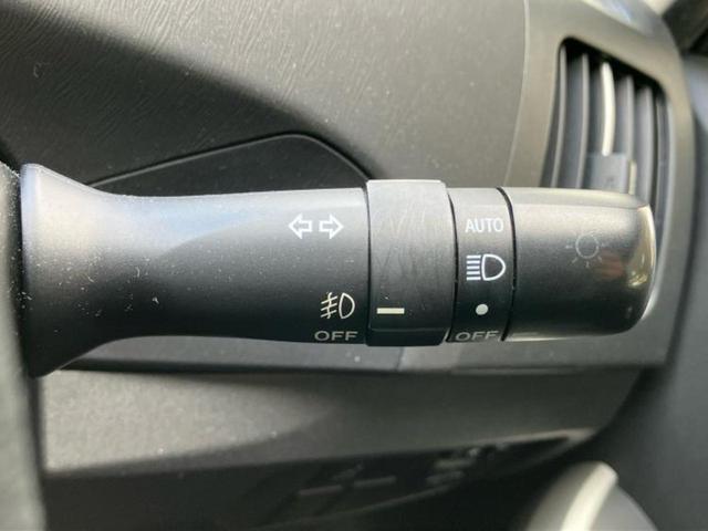 プリウス S 保証書/純正 8インチ SDナビ/ヘッドランプ LED/Bluetooth接続/ETC/EBD付ABS/横滑り防止装置/アイドリングストップ/バックモニター/フルセグTV/エアバッグ 運転席(16枚目)
