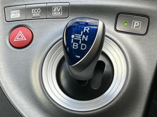 プリウス S 保証書/純正 8インチ SDナビ/ヘッドランプ LED/Bluetooth接続/ETC/EBD付ABS/横滑り防止装置/アイドリングストップ/バックモニター/フルセグTV/エアバッグ 運転席(18枚目)