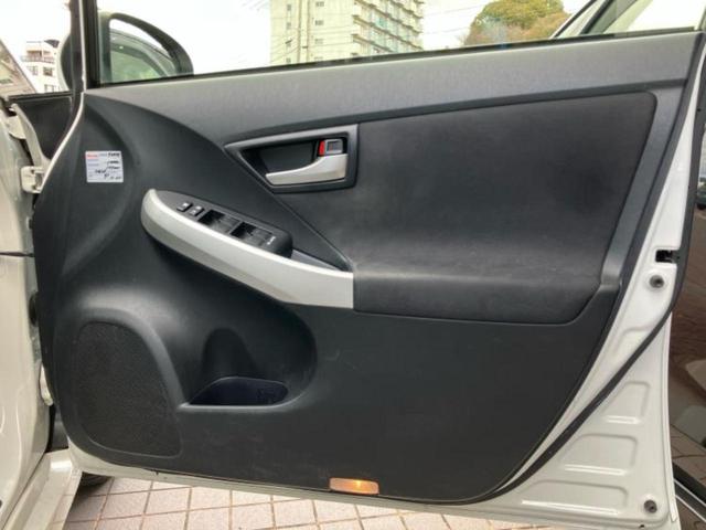 プリウス S 保証書/純正 8インチ SDナビ/ヘッドランプ LED/Bluetooth接続/ETC/EBD付ABS/横滑り防止装置/アイドリングストップ/バックモニター/フルセグTV/エアバッグ 運転席(20枚目)
