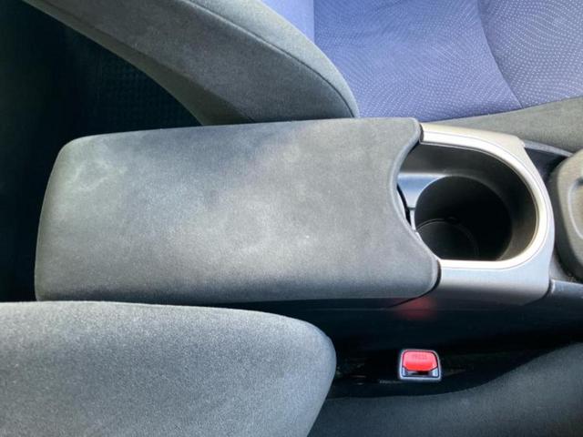 プリウス S 保証書/純正 8インチ SDナビ/ヘッドランプ LED/Bluetooth接続/ETC/EBD付ABS/横滑り防止装置/アイドリングストップ/バックモニター/フルセグTV/エアバッグ 運転席(33枚目)