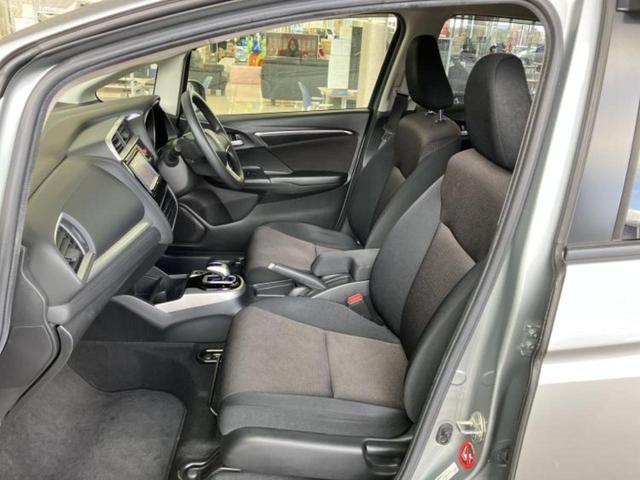 フィットハイブリッド ハイブリッド・Fパッケージ 新品タイヤ/保証書/社外 SDナビ/ドライブレコーダー 前後/ETC/EBD付ABS/横滑り防止装置/アイドリングストップ/バックモニター/ワンセグTV/エアバッグ 運転席/エアバッグ 助手席(6枚目)