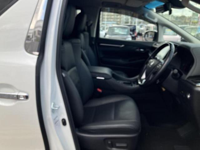 アルファード S Cパッケージ 新品タイヤ/サンルーフ/純正エアロ/保証書/ディスプレイオーディオ+ナビ/デジタルインナーミラー/トヨタセーフティセンス/両側電動スライドドア/車線逸脱防止支援システム/シート 合皮 フルエアロ(4枚目)