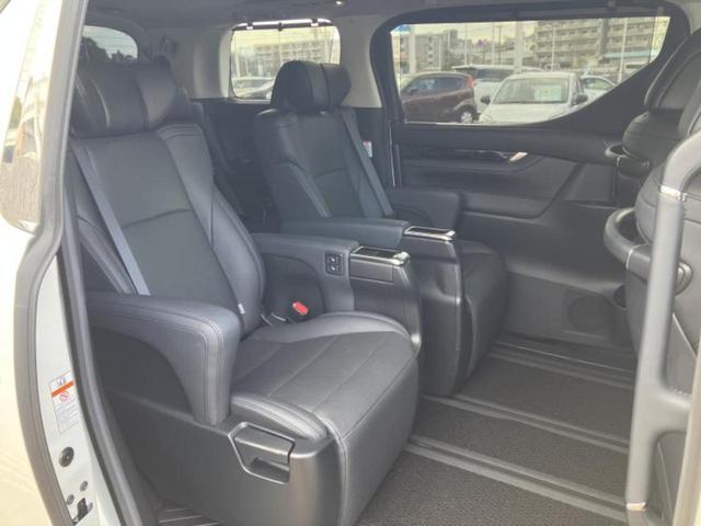 アルファード S Cパッケージ 新品タイヤ/サンルーフ/純正エアロ/保証書/ディスプレイオーディオ+ナビ/デジタルインナーミラー/トヨタセーフティセンス/両側電動スライドドア/車線逸脱防止支援システム/シート 合皮 フルエアロ(5枚目)