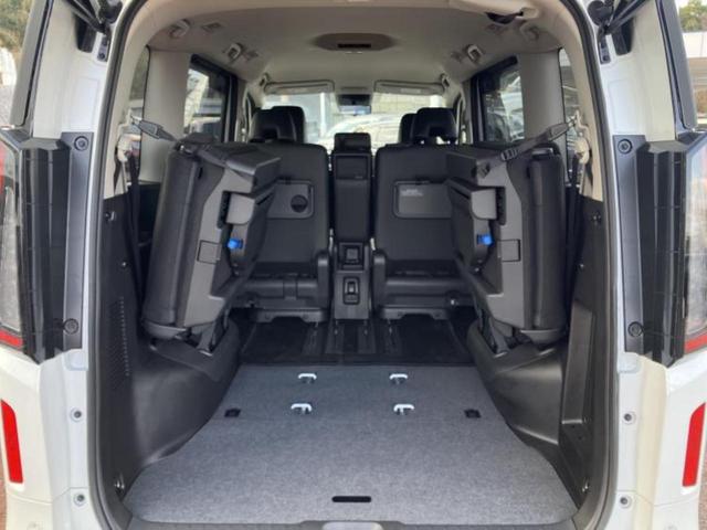 セレナ ハイウェイスターV 保証書/純正 12.3インチ メモリーナビ/インテリジェントルームミラー/エマージェンシーブレーキ/ハンズフリー両側電動スライドドア/アラウンドビューモニター/車線逸脱防止支援システム 全周囲カメラ(21枚目)