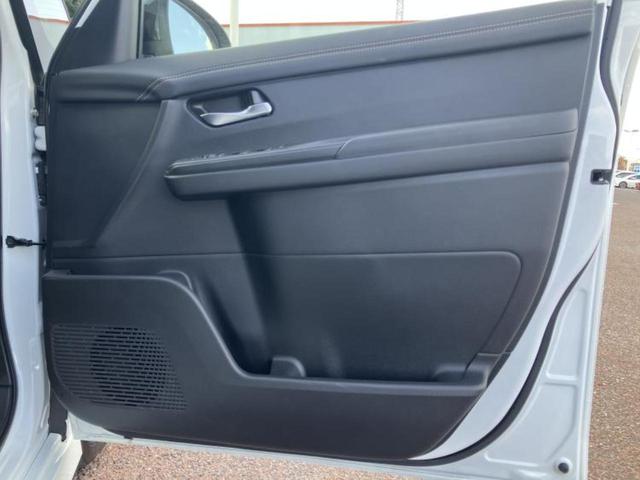 セレナ ハイウェイスターV 保証書/純正 12.3インチ メモリーナビ/インテリジェントルームミラー/エマージェンシーブレーキ/ハンズフリー両側電動スライドドア/アラウンドビューモニター/車線逸脱防止支援システム 全周囲カメラ(22枚目)