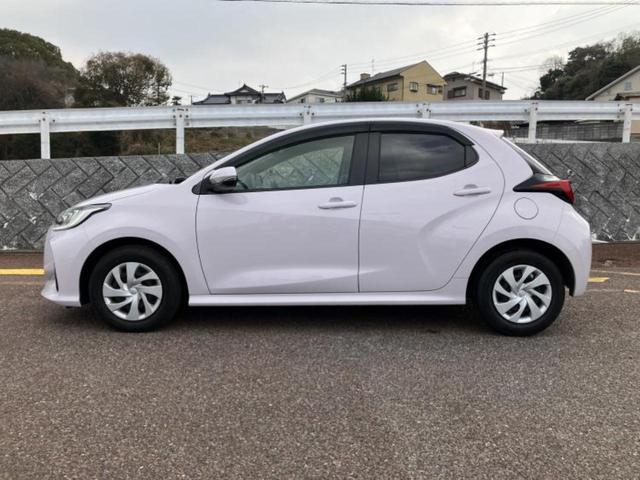 ヤリス Ｇ　新品タイヤ／保証書／ディスプレイオーディオ８インチ／衝突安全装置／車線逸脱防止支援システム／ドライブレコーダー　前後／ヘッドランプ　ＬＥＤ／Ｂｌｕｅｔｏｏｔｈ接続／ＥＢＤ付ＡＢＳ　衝突被害軽減システム（2枚目）