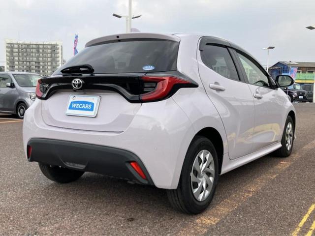 ヤリス Ｇ　新品タイヤ／保証書／ディスプレイオーディオ８インチ／衝突安全装置／車線逸脱防止支援システム／ドライブレコーダー　前後／ヘッドランプ　ＬＥＤ／Ｂｌｕｅｔｏｏｔｈ接続／ＥＢＤ付ＡＢＳ　衝突被害軽減システム（3枚目）