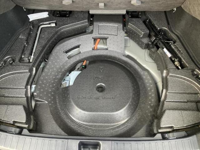 プリウス Sツーリングセレクション 新品タイヤ/モデリスタエアロ/保証書/社外 SDナビ/トヨタセーフティセンス/シートヒーター 前席/車線逸脱防止支援システム/シート 合皮/ヘッドランプ LED/Bluetooth接続 フルエアロ(26枚目)