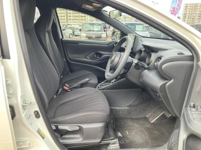 ヤリス G 新品タイヤ/保証書/ディスプレイオーディオ+ナビ8インチ/衝突安全装置/車線逸脱防止支援システム/ドライブレコーダー 社外/ヘッドランプ LED/USBジャック/Bluetooth接続 バックカメラ(4枚目)