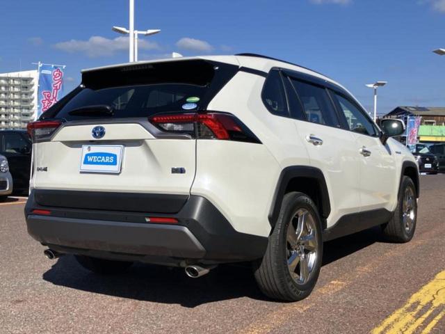 ＲＡＶ４ ４ＷＤハイブリッドＧ　新品タイヤ／保証書／純正　９インチ　ＳＤナビ／デジタルインナーミラー／衝突安全装置／シートヒーター　前席／車線逸脱防止支援システム／シート　合皮／電動バックドア／ドライブレコーダー　純正　電動シート（3枚目）
