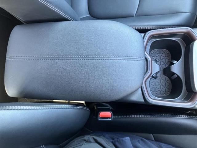 ＲＡＶ４ ４ＷＤハイブリッドＧ　新品タイヤ／保証書／純正　９インチ　ＳＤナビ／デジタルインナーミラー／衝突安全装置／シートヒーター　前席／車線逸脱防止支援システム／シート　合皮／電動バックドア／ドライブレコーダー　純正　電動シート（33枚目）