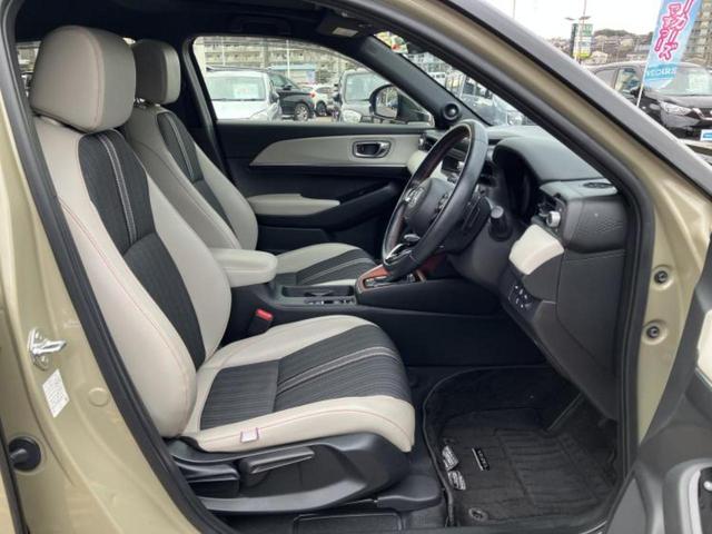 ヴェゼル ｅＨＥＶプレイ　サンルーフ／保証書／純正　ＳＤナビ／ホンダセンシング／シートヒーター／マルチビューカメラシステム／車線逸脱防止支援システム／シート　ハーフレザー／電動バックドア／ヘッドランプ　ＬＥＤ　バックカメラ（4枚目）