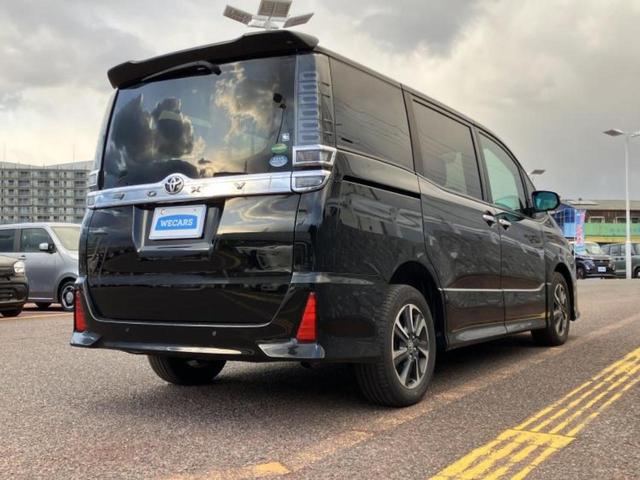 ヴォクシー ４ＷＤ　ＺＳキラメキ２　保証書／純正　１０インチ　ＳＤナビ／フリップダウンモニター　純正　１２．１インチ／衝突安全装置／両側電動スライドドア／車線逸脱防止支援システム／ヘッドランプ　ＨＩＤ／ＥＴＣ２．０　衝突被害軽減システム（3枚目）