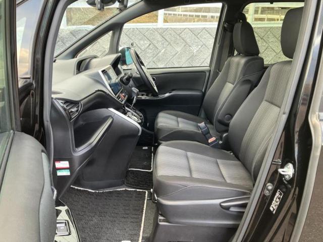 ヴォクシー ４ＷＤ　ＺＳキラメキ２　保証書／純正　１０インチ　ＳＤナビ／フリップダウンモニター　純正　１２．１インチ／衝突安全装置／両側電動スライドドア／車線逸脱防止支援システム／ヘッドランプ　ＨＩＤ／ＥＴＣ２．０　衝突被害軽減システム（7枚目）