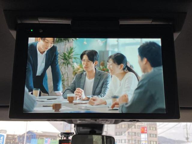 ヴォクシー ４ＷＤ　ＺＳキラメキ２　保証書／純正　１０インチ　ＳＤナビ／フリップダウンモニター　純正　１２．１インチ／衝突安全装置／両側電動スライドドア／車線逸脱防止支援システム／ヘッドランプ　ＨＩＤ／ＥＴＣ２．０　衝突被害軽減システム（12枚目）