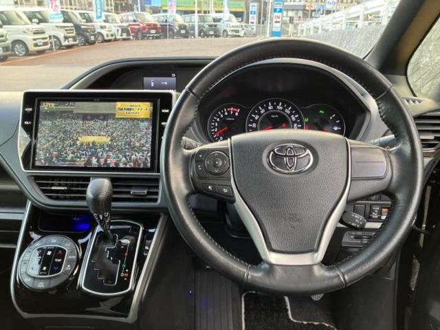 ヴォクシー ４ＷＤ　ＺＳキラメキ２　保証書／純正　１０インチ　ＳＤナビ／フリップダウンモニター　純正　１２．１インチ／衝突安全装置／両側電動スライドドア／車線逸脱防止支援システム／ヘッドランプ　ＨＩＤ／ＥＴＣ２．０　衝突被害軽減システム（16枚目）